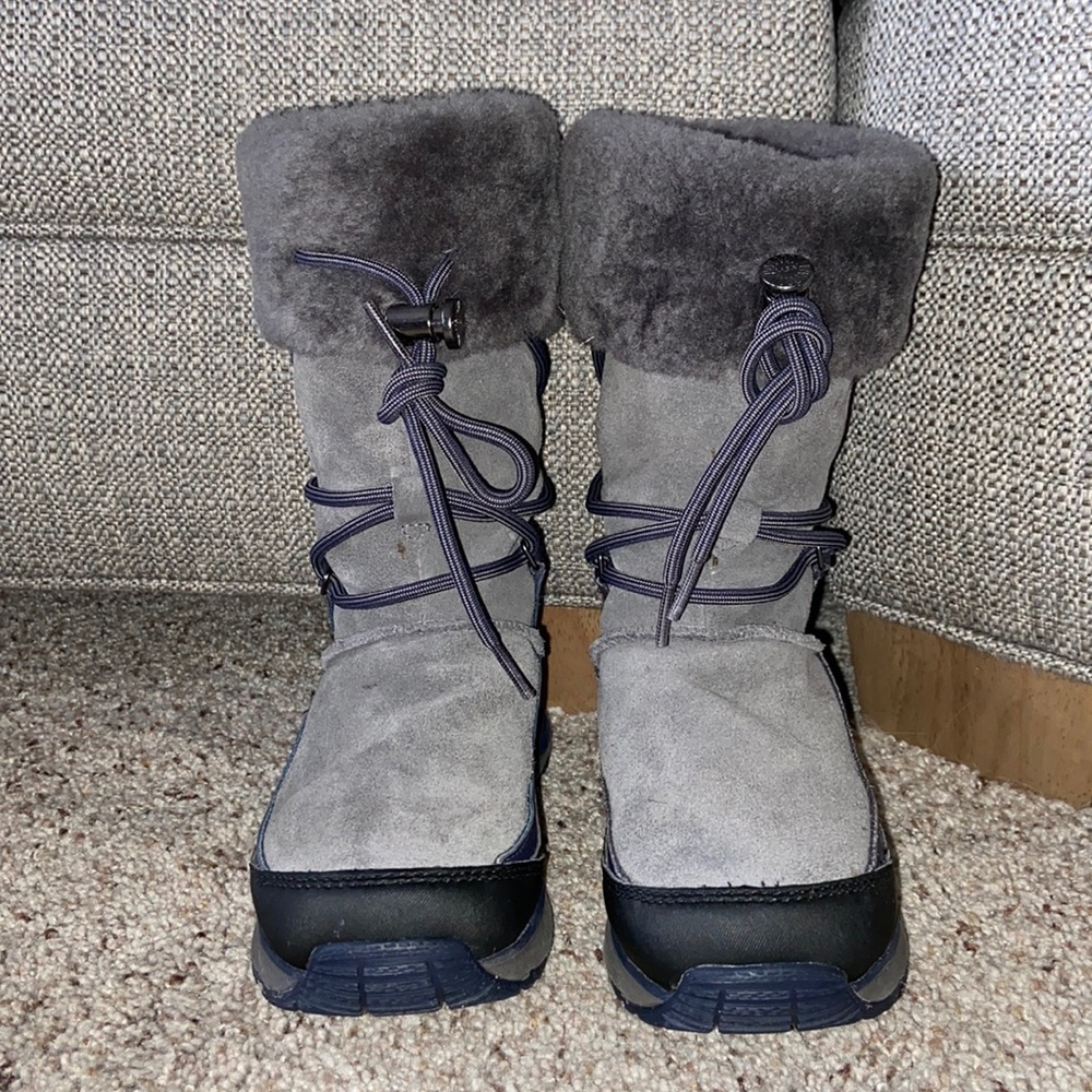 LIKE NEW Ugg Winter Boots w/ 3M Thinsulate Insulation